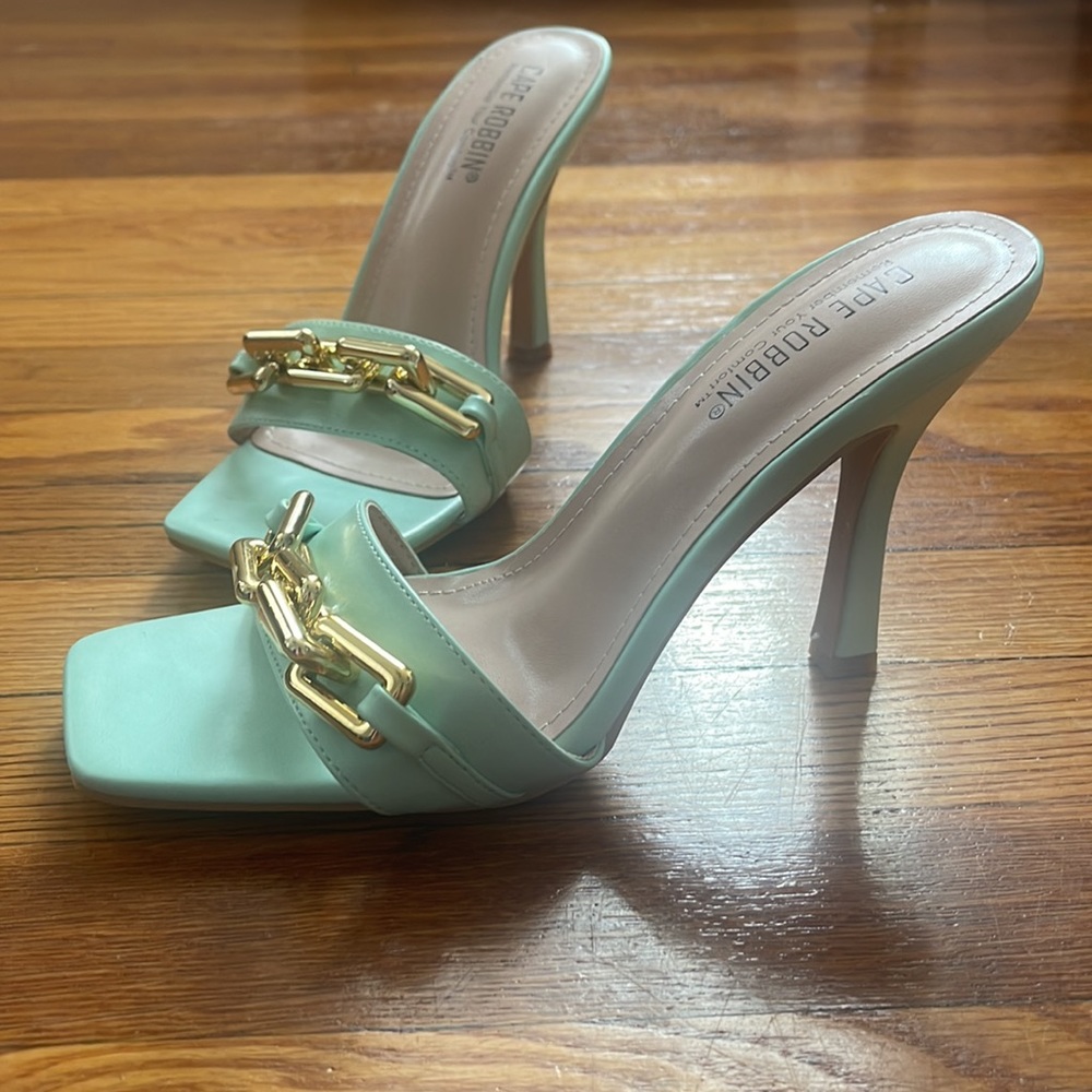 Square Toed Stilettos with Gold Chain (New)